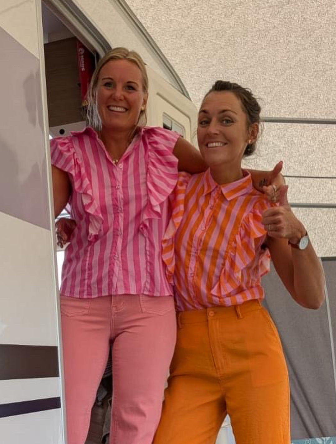Randig blus med volang framtill - Rosa/Orange