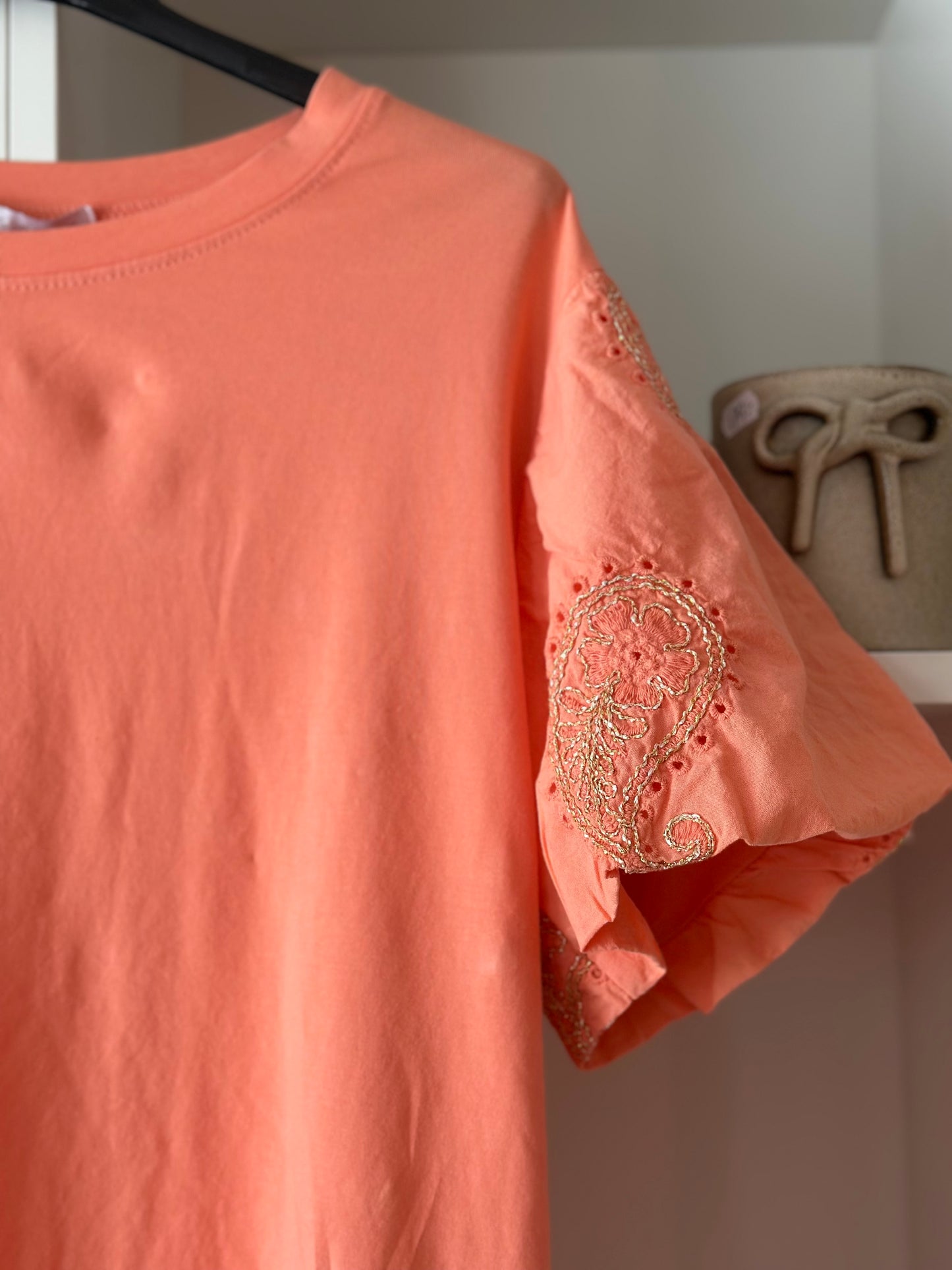 T-shirt med puffärmar - Korall