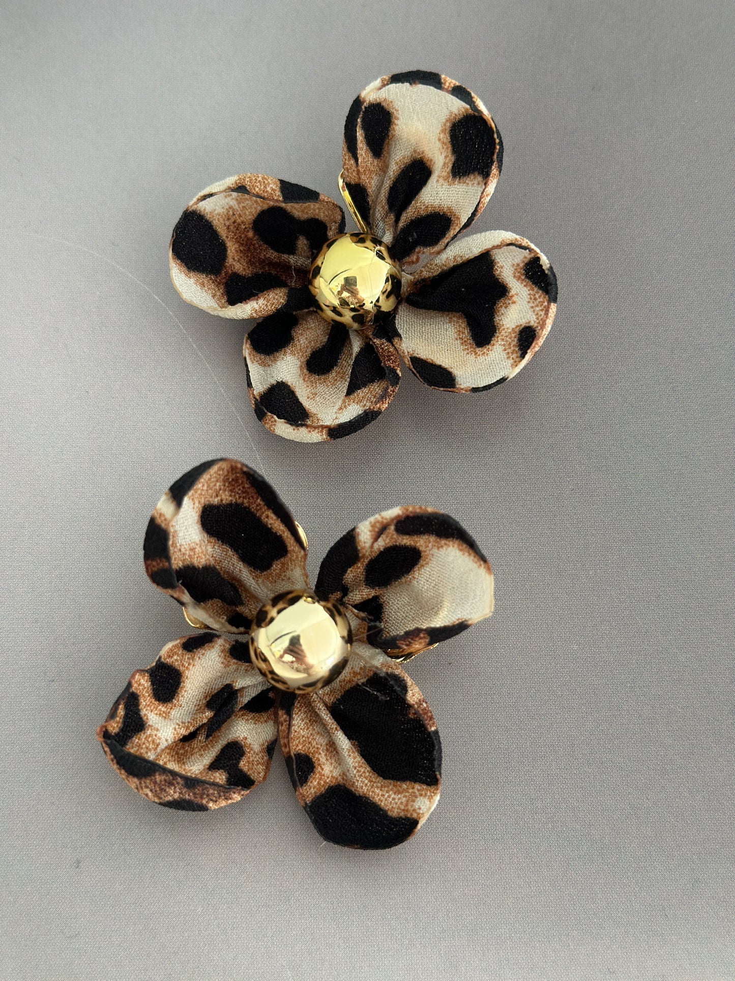 Örhängen blommor - Leomönster