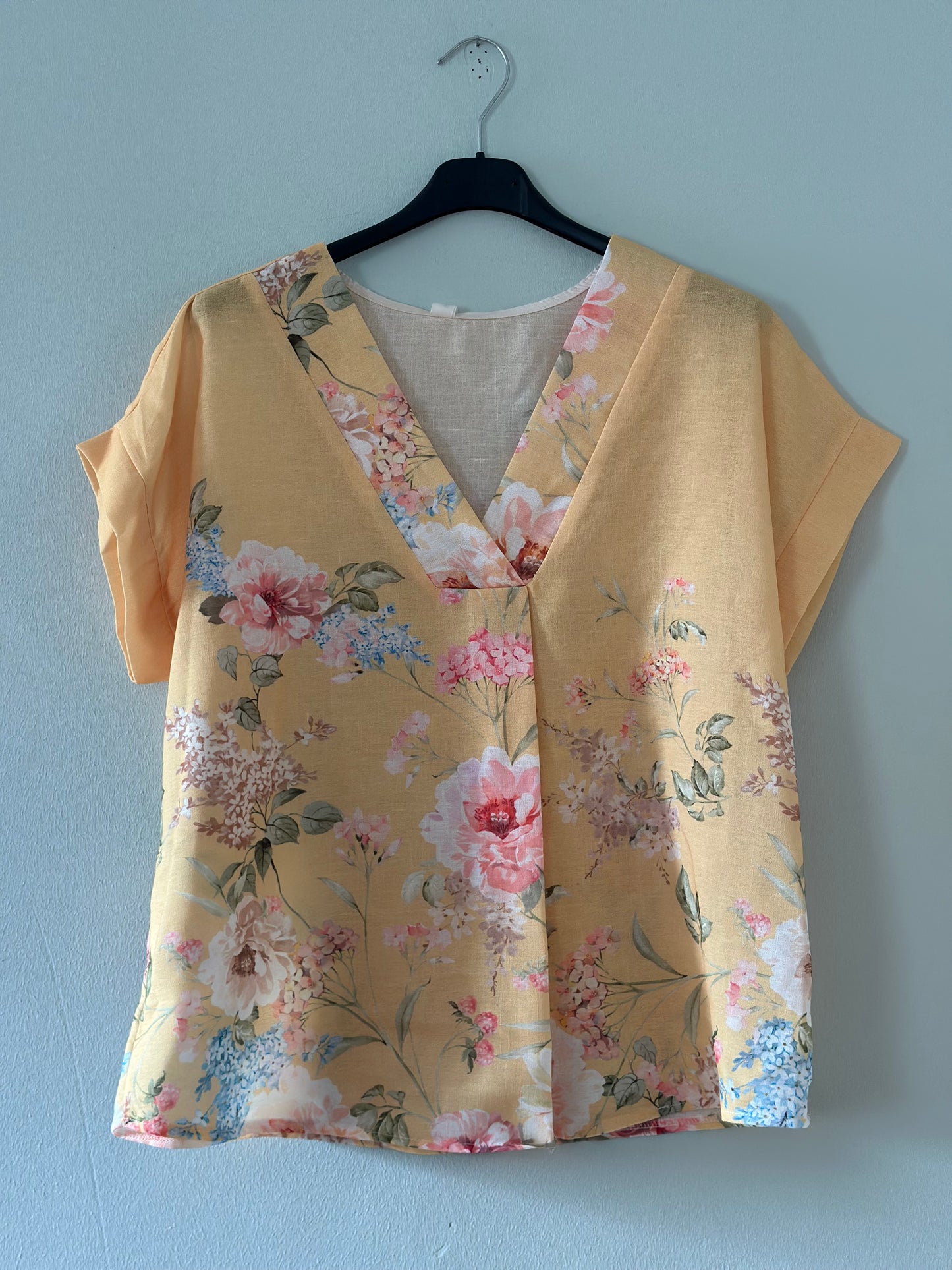 Blommig blus ”Beata” - Rosa/Gul/Vit/Blå