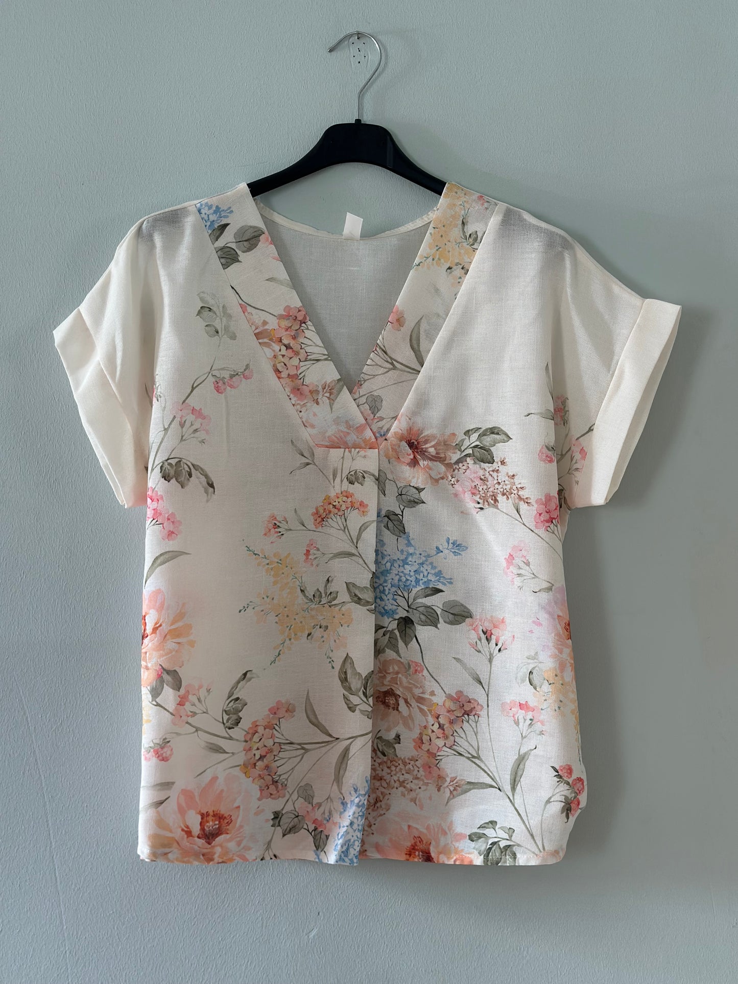 Blommig blus ”Beata” - Rosa/Gul/Vit/Blå