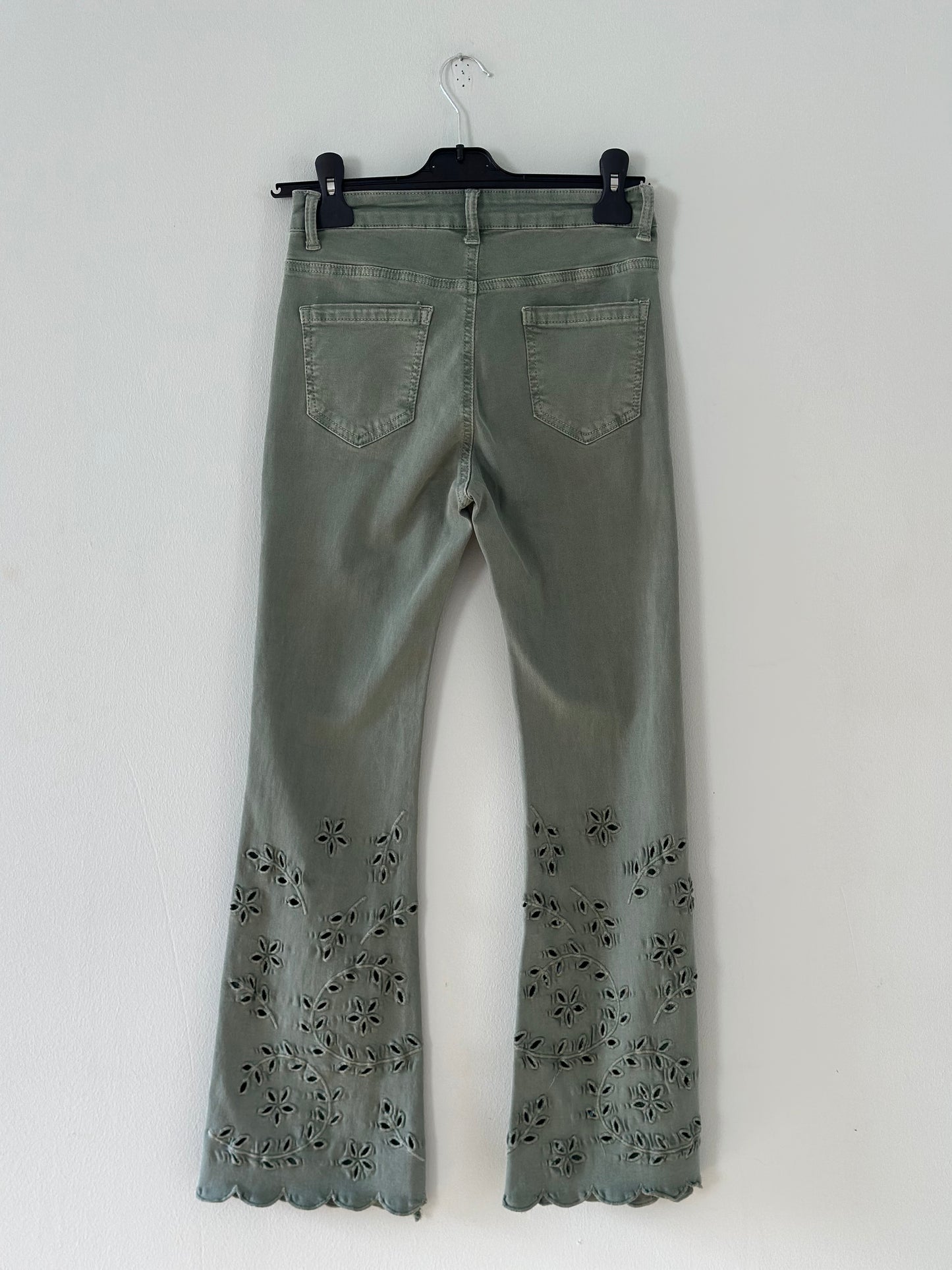 Jeans med broderi nertill - Kaki