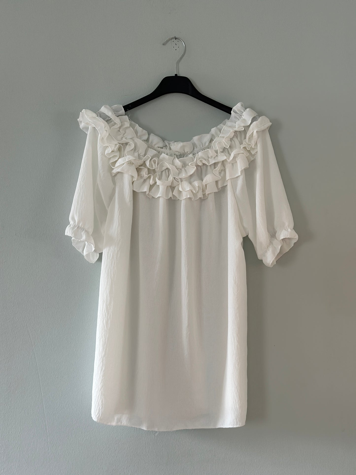 Singoalla blus med krås upptill och kort ärm - Rosa/Svart/Vit