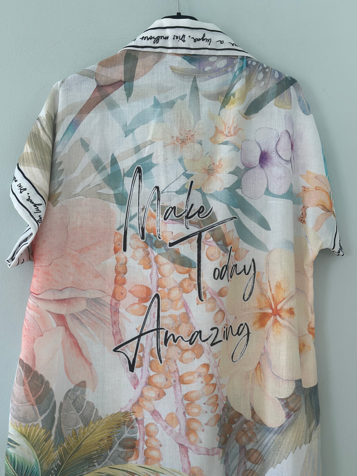 Klänning med kort ärm och texten ”Make today amazing” - Multicolour
