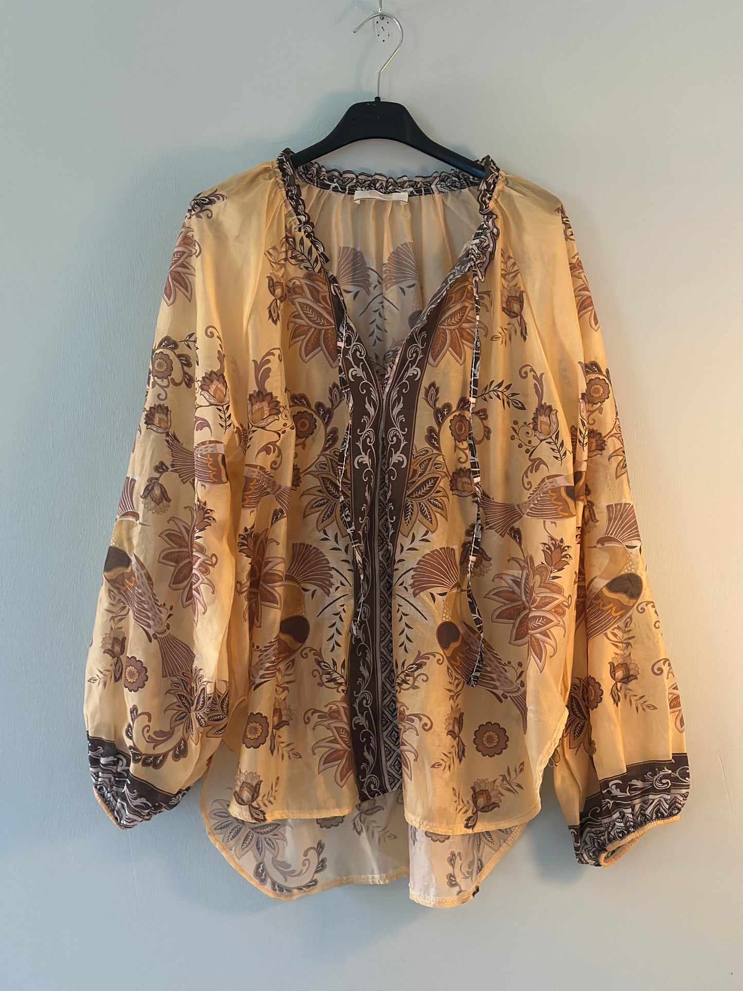 Blus ”Malena” i vackert mönster - Gul