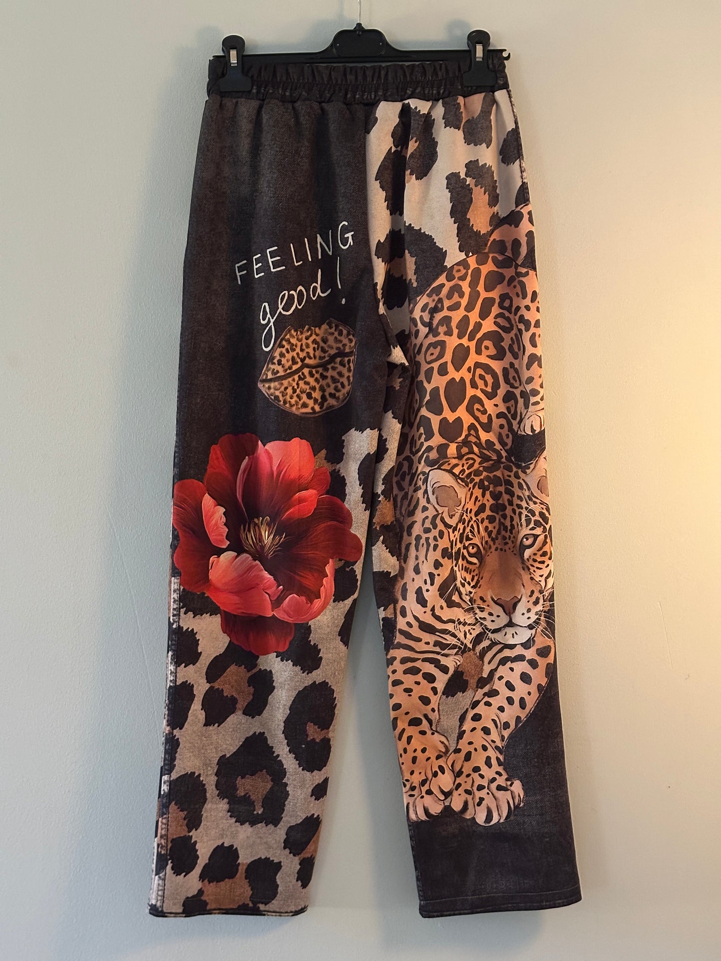 Favoritbyxan ”Sandra” i häftigt mönster - Leomönster