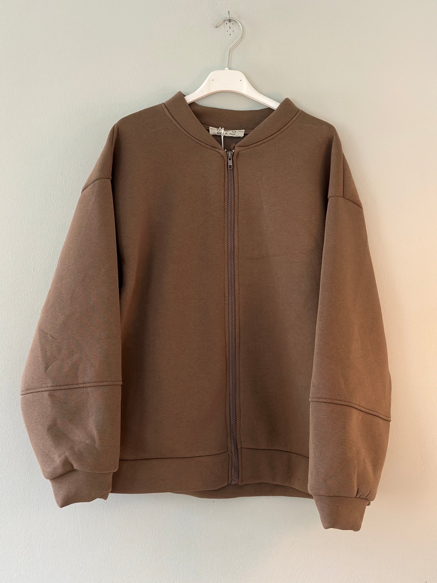 Sweatshirt med dragkedja och texten ”Love” på ryggen - Taupe