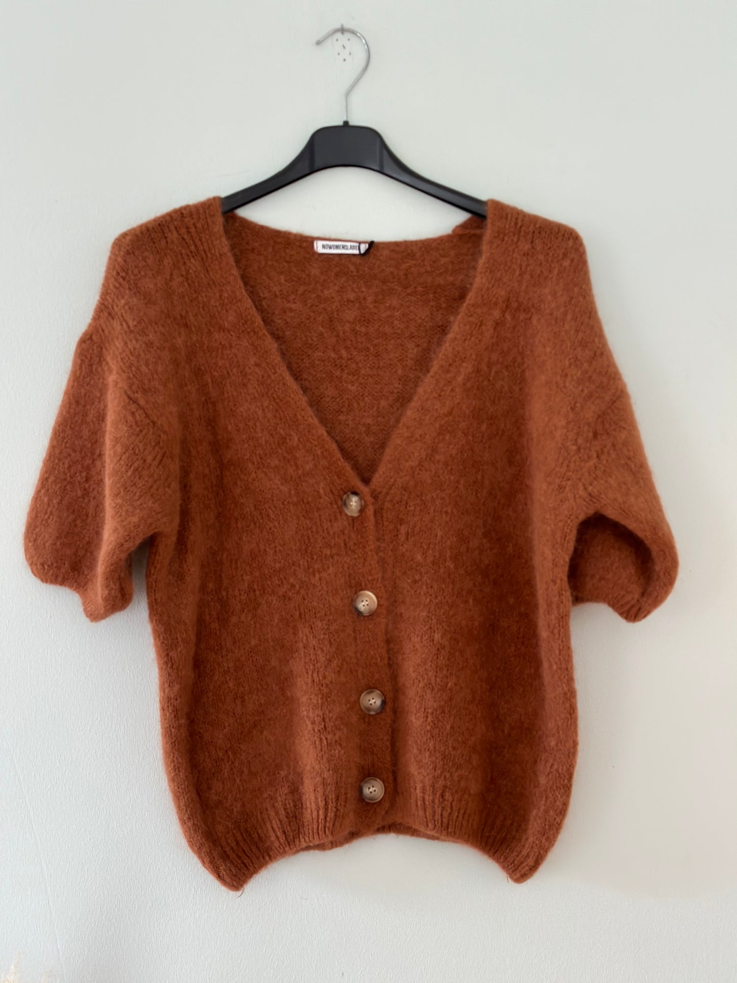 Nowomenslabel, Stickad Kofta Jackie - Camel