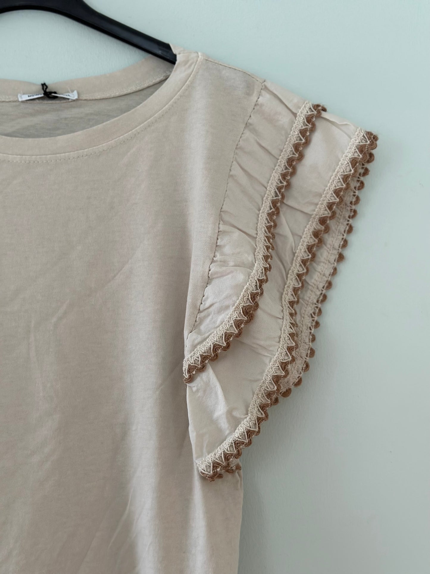 Nowomenslabel, Top Emma med spetsärm - Beige