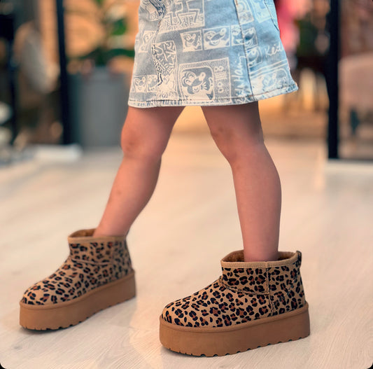 Skor med fluff inuti - Leomönster