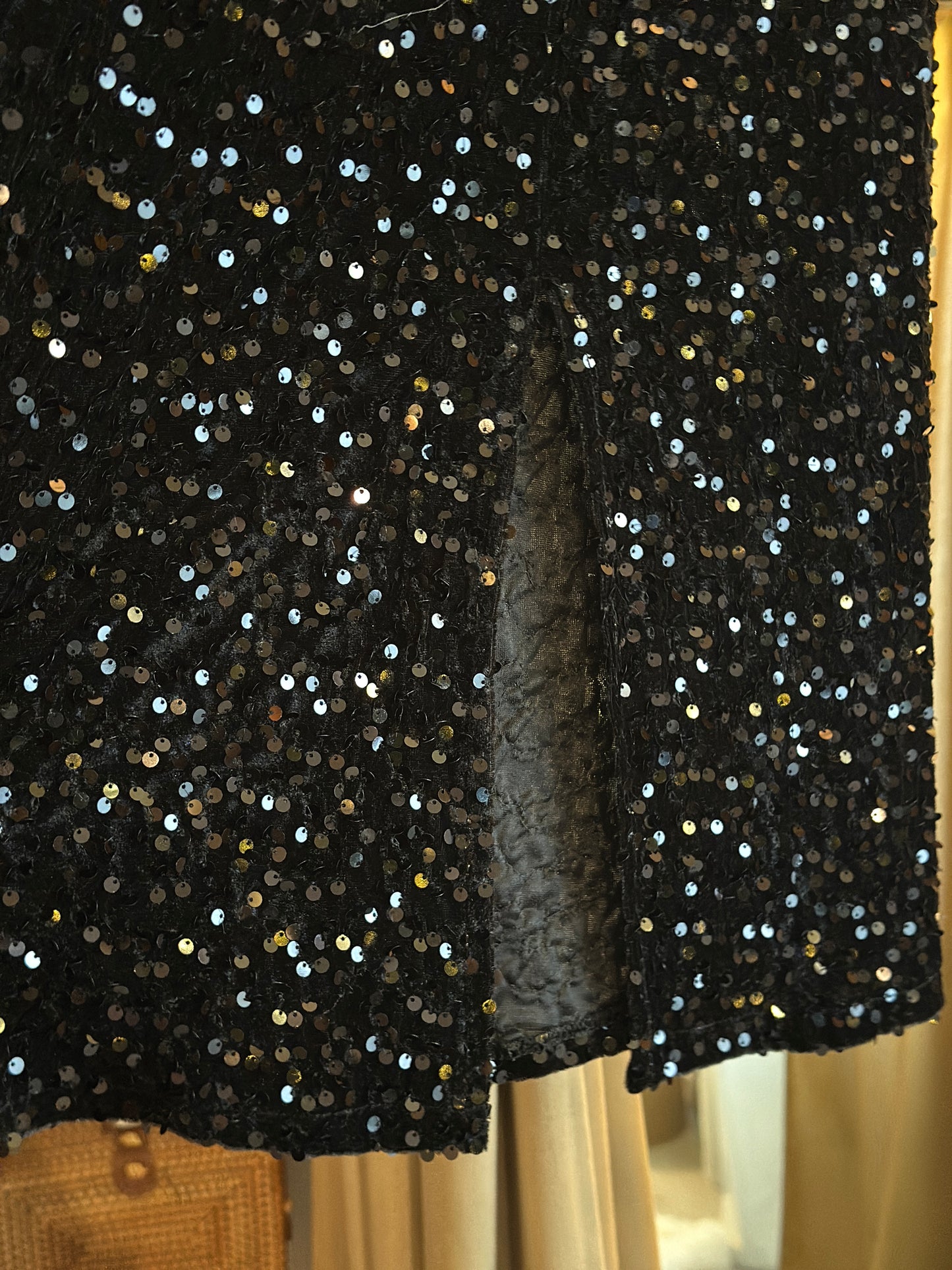 Paljettkjol med sprund baktill - Brun