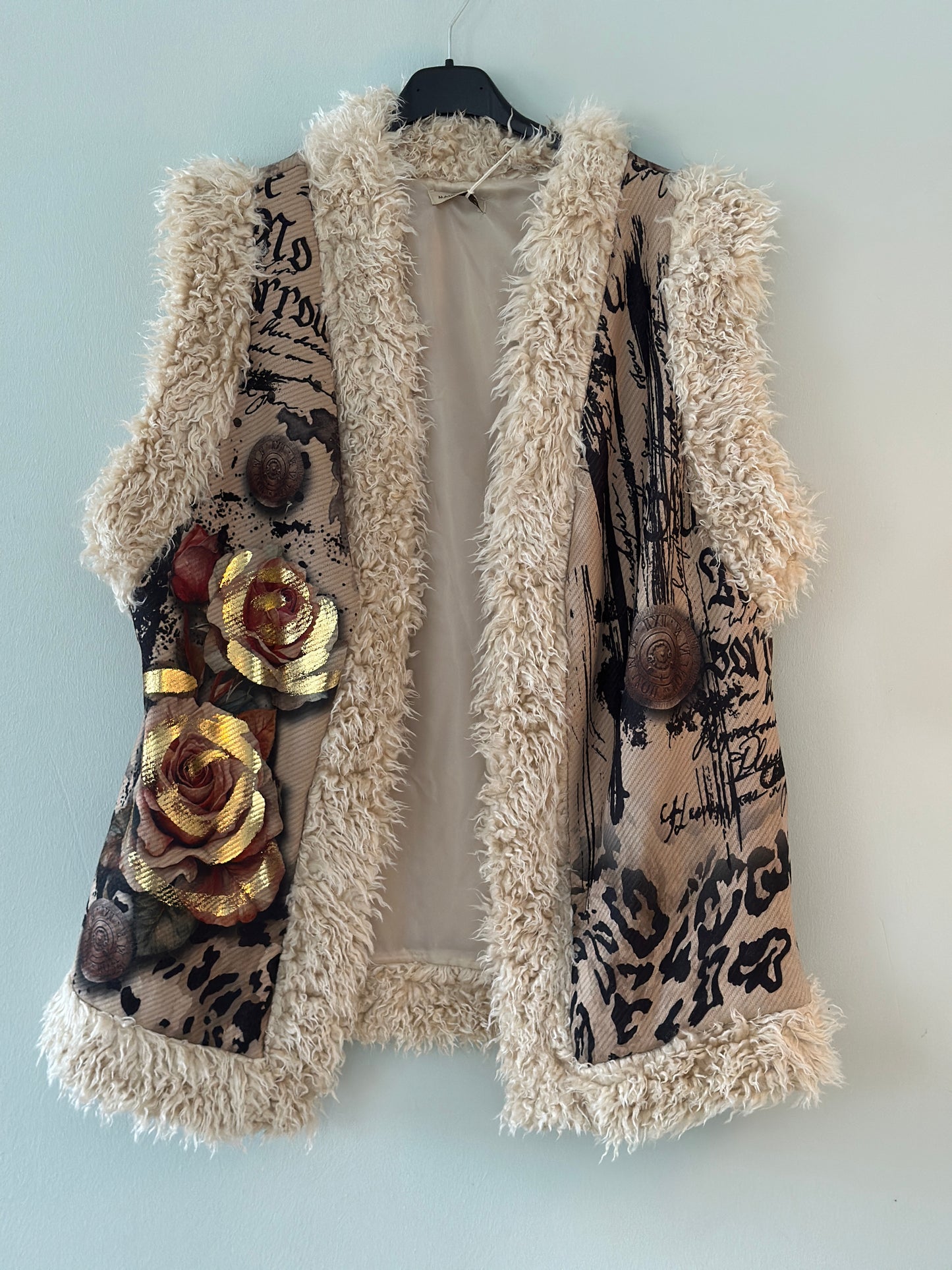 Väst ”Kahlo” med fluff framtill - Flerfärgad