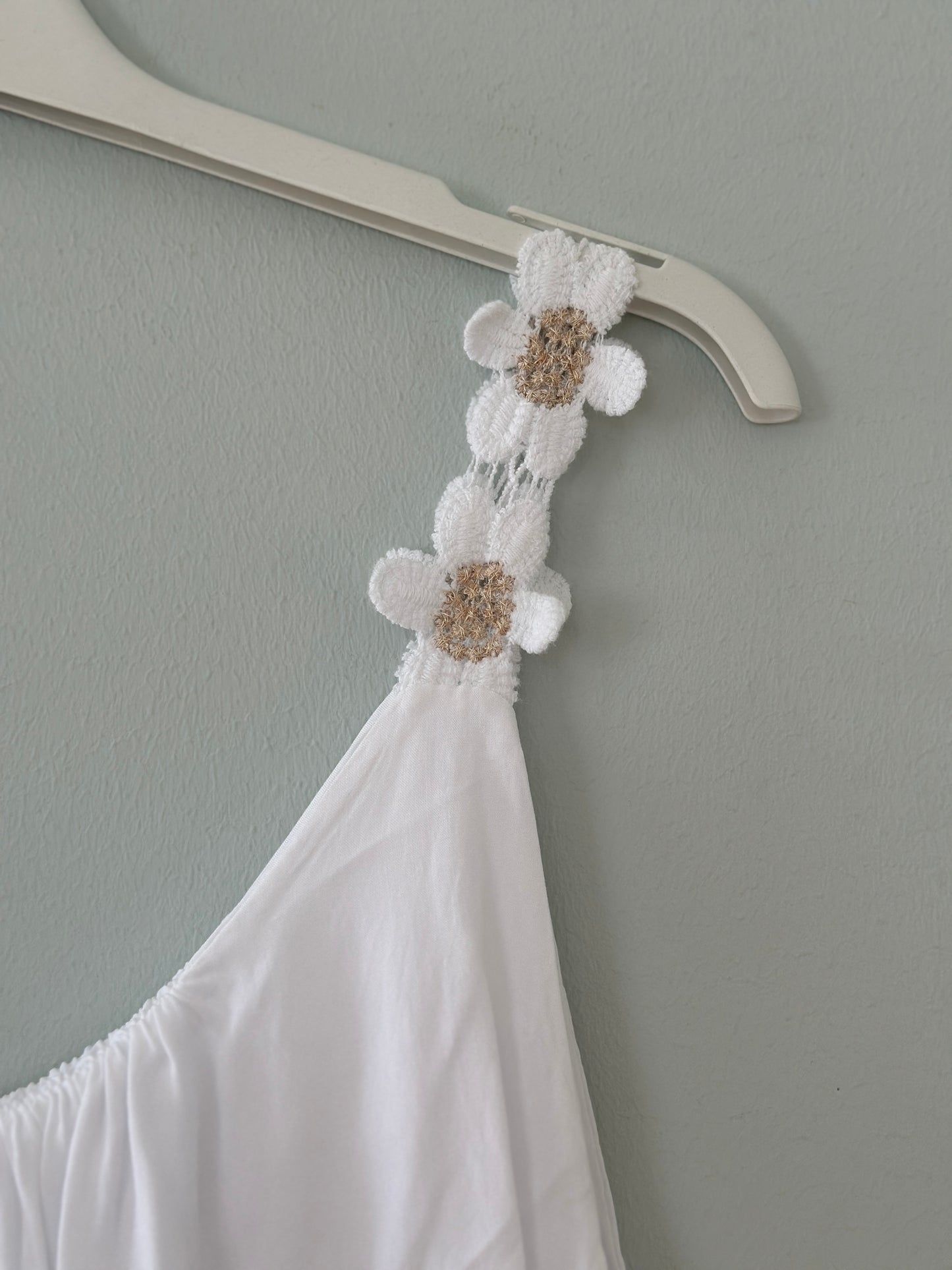 Klänning med blommor på axelbandet - Kaki/Svart/Beige/Vit/Cerise