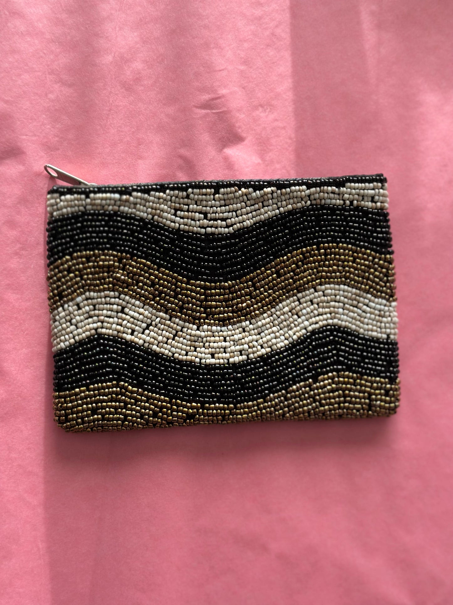 Plånbok av pärlor i vackert mönster - Guld/ Svartmönstrad
