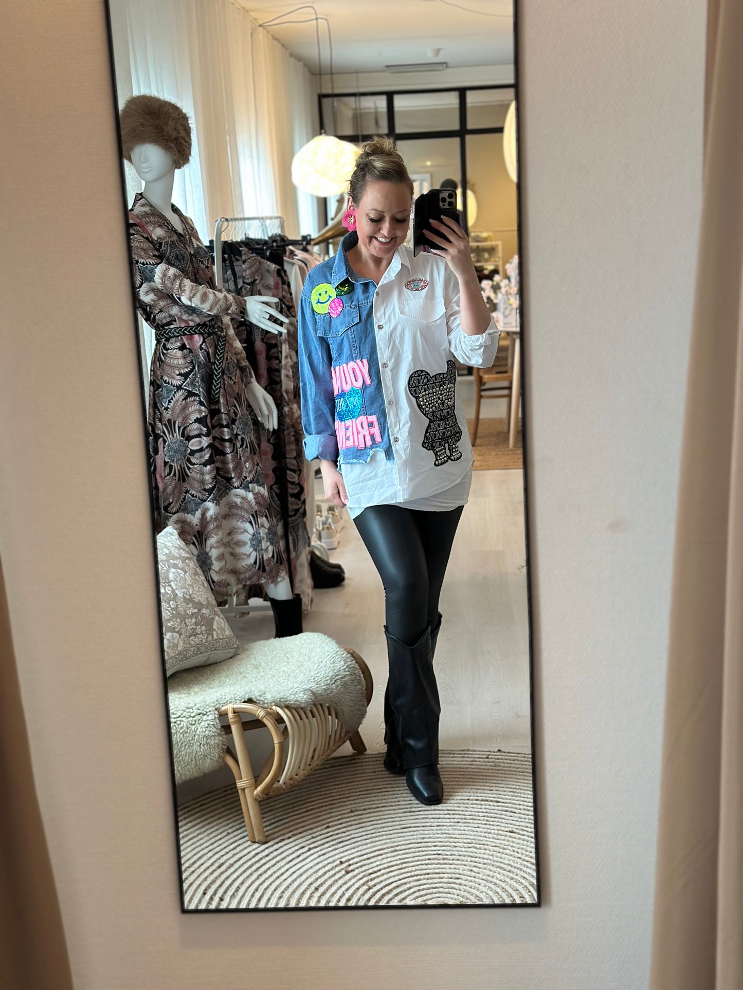 Häftig blus med jeansdetaljer och pärldekorationer - Vit/Jeans