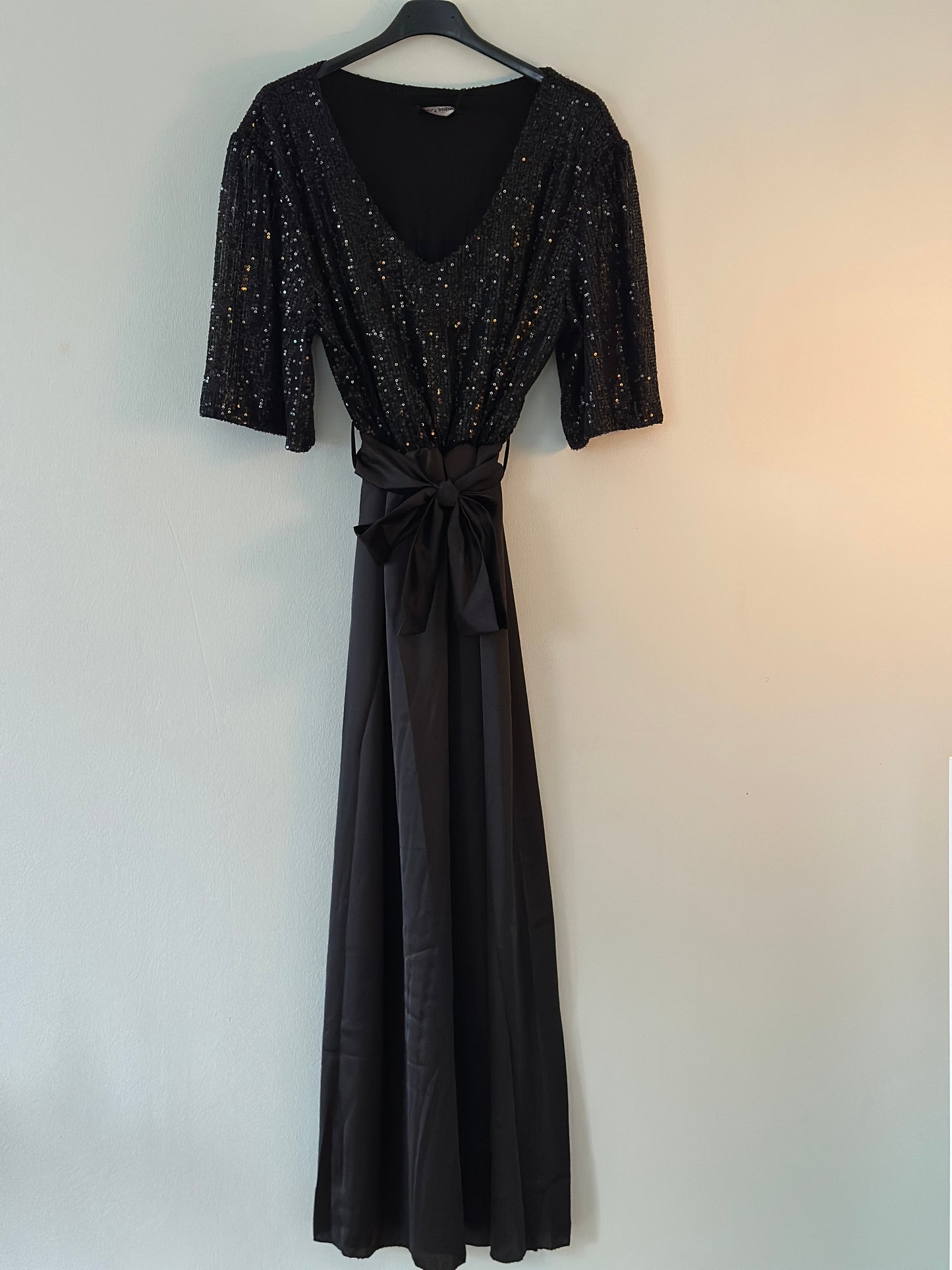 Glitterklänning med halvlång ärm - Svart