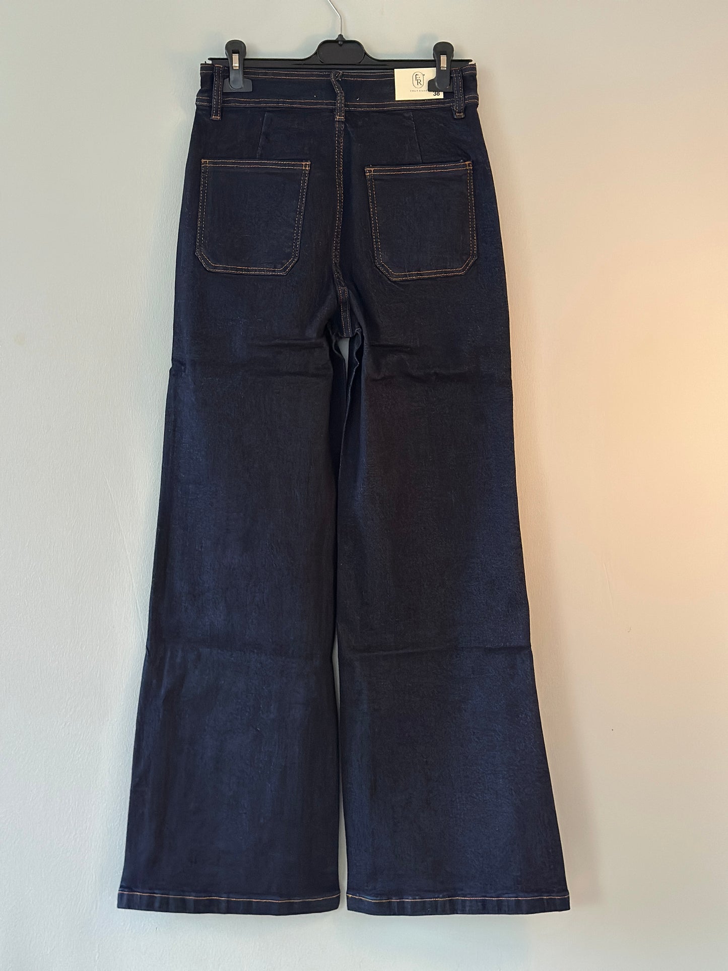Jeans med raka ben och fickor framtill - Mörk denim