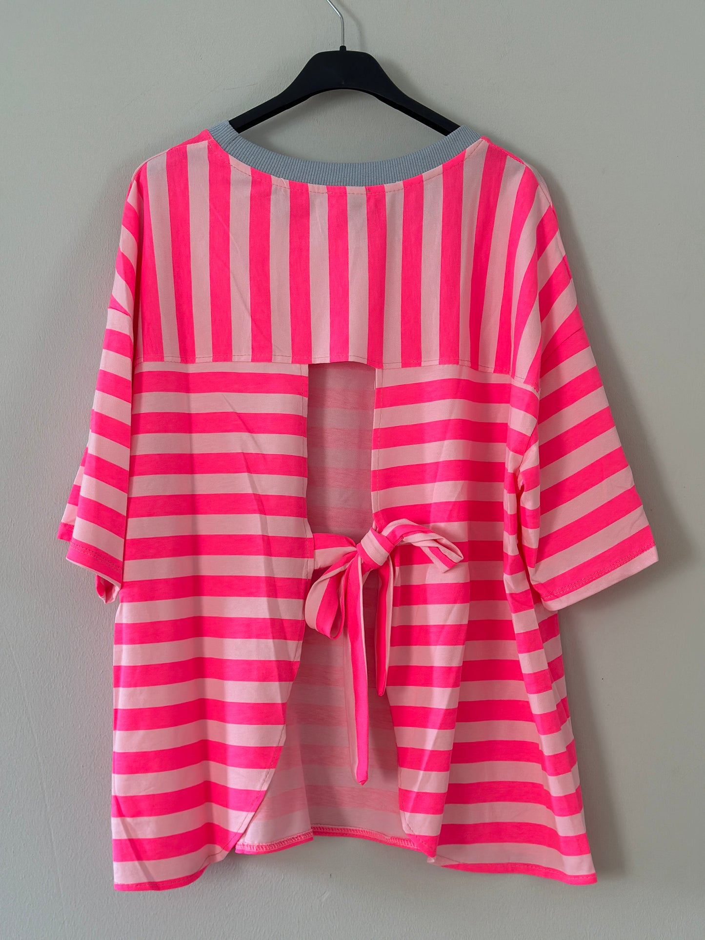 T-shirt ”St Barth” med knyte i ryggen - Neon
