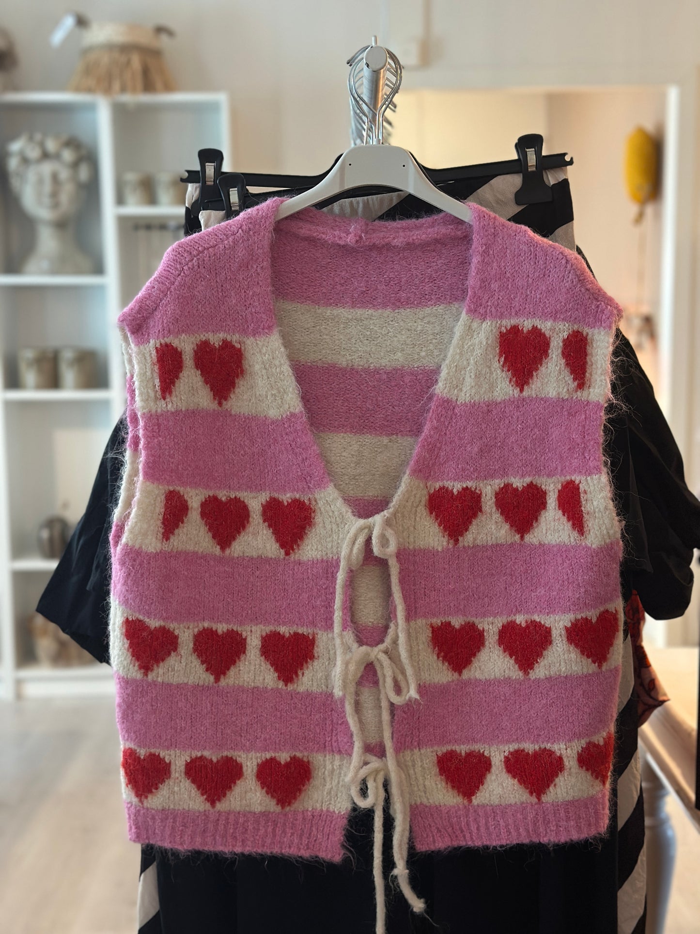 Väst ”Rosanna” med hjärtan - Rosa