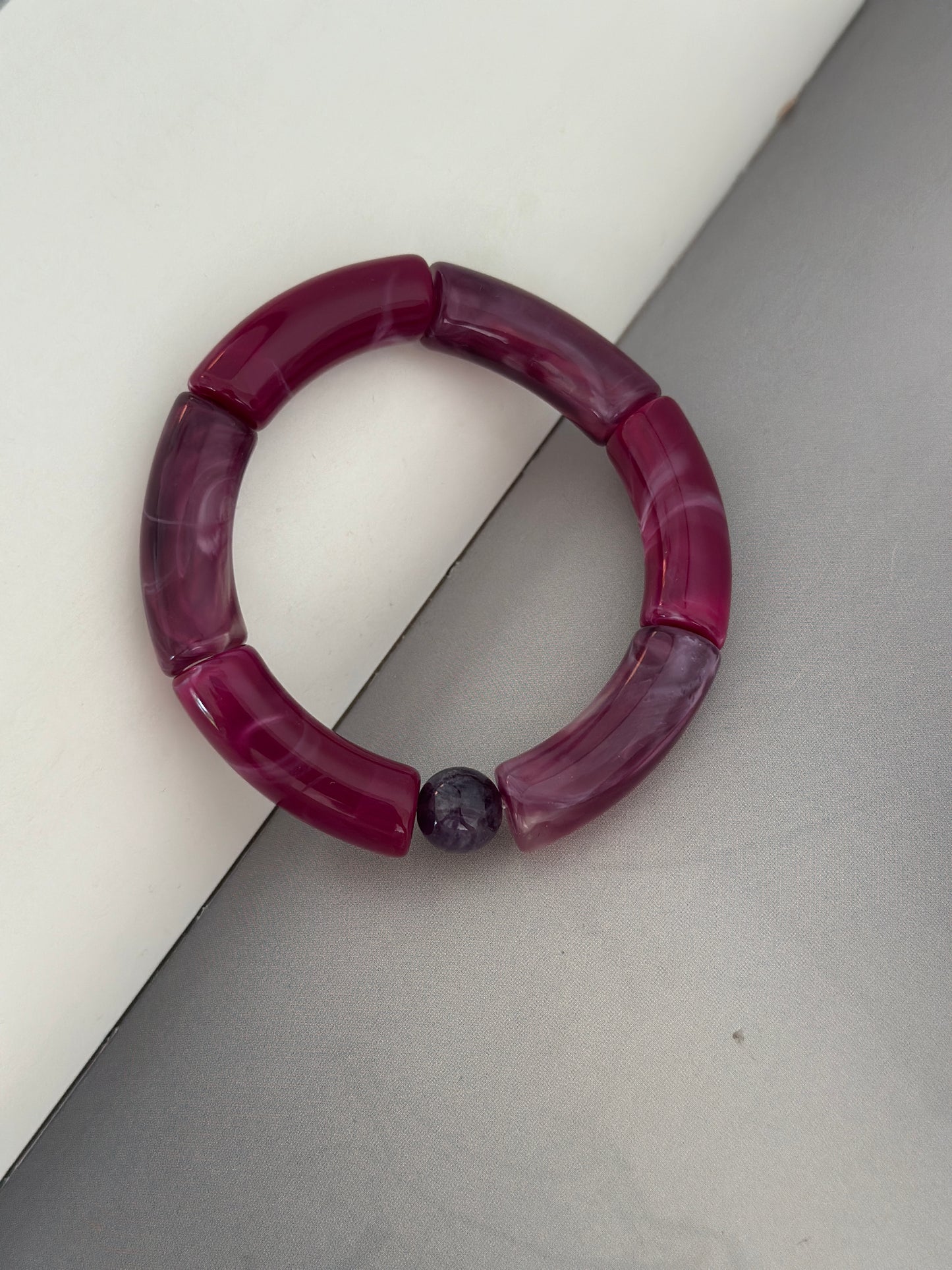 Elastiska armband - olika färger.