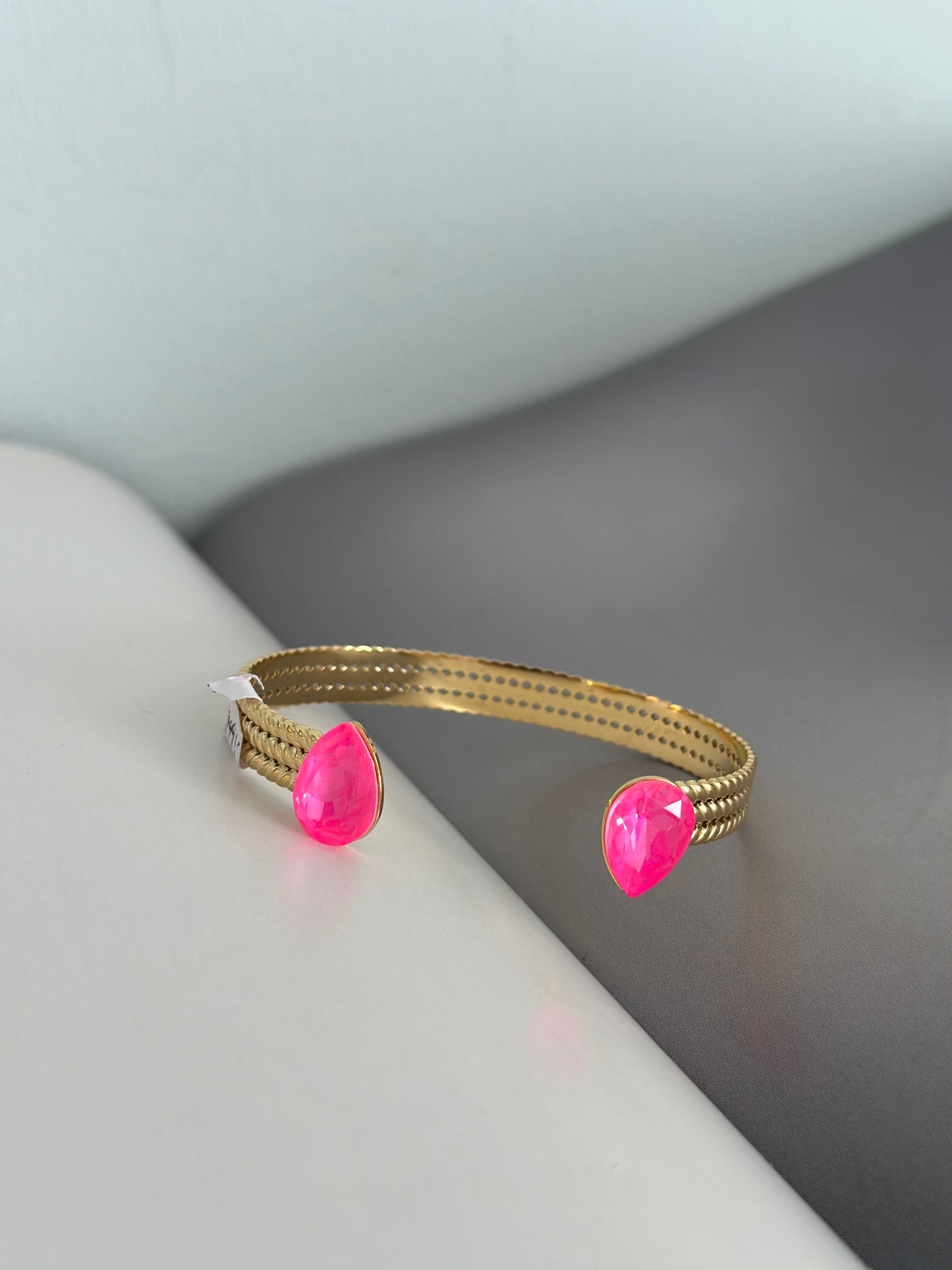 Stelt armband med swarovski-stenar - Cerise