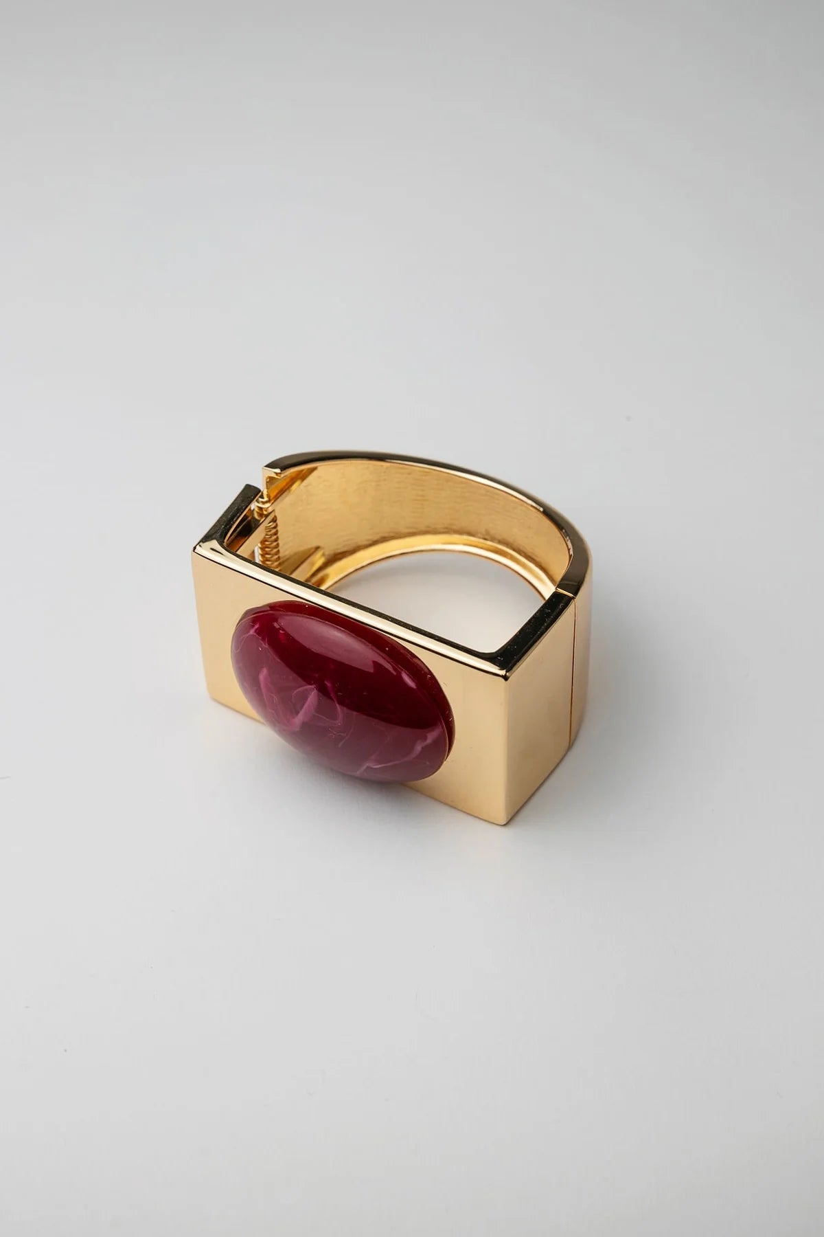 Bow 19, BON OVAL BRACELET GOLD W SOFT - RED MARBLE
