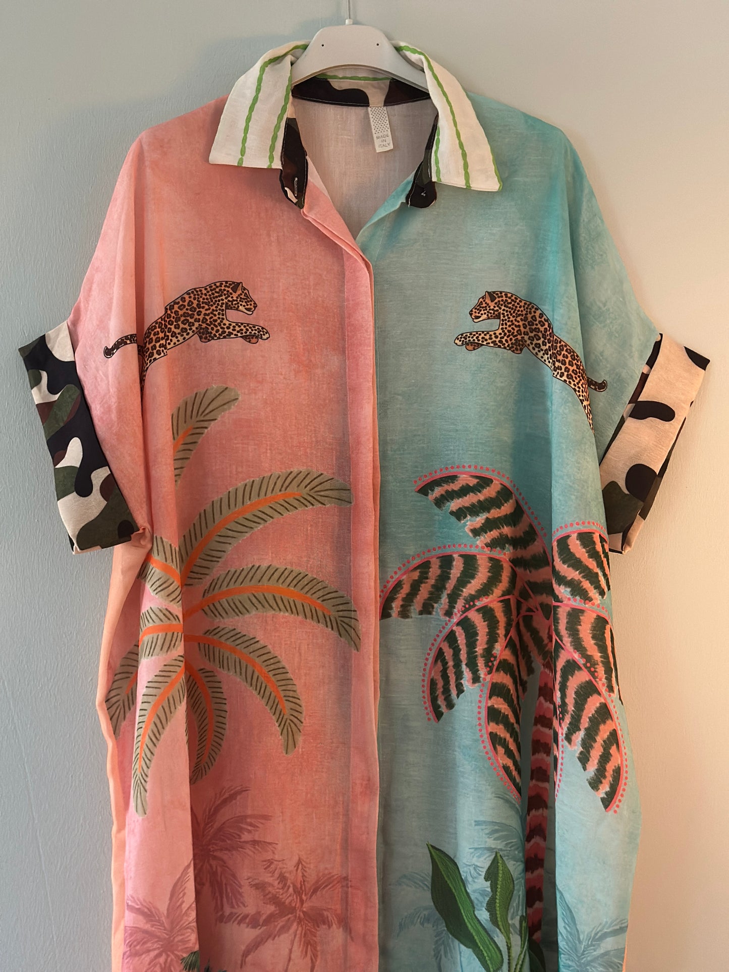 Skjortklänning ”Palm” med knappar hela vägen och halvlång ärm - Multicolour