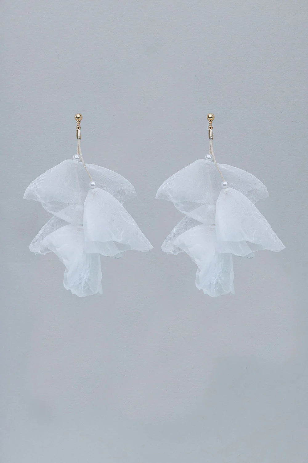 Bow 19, FLOWY EARRINGS -WHITE