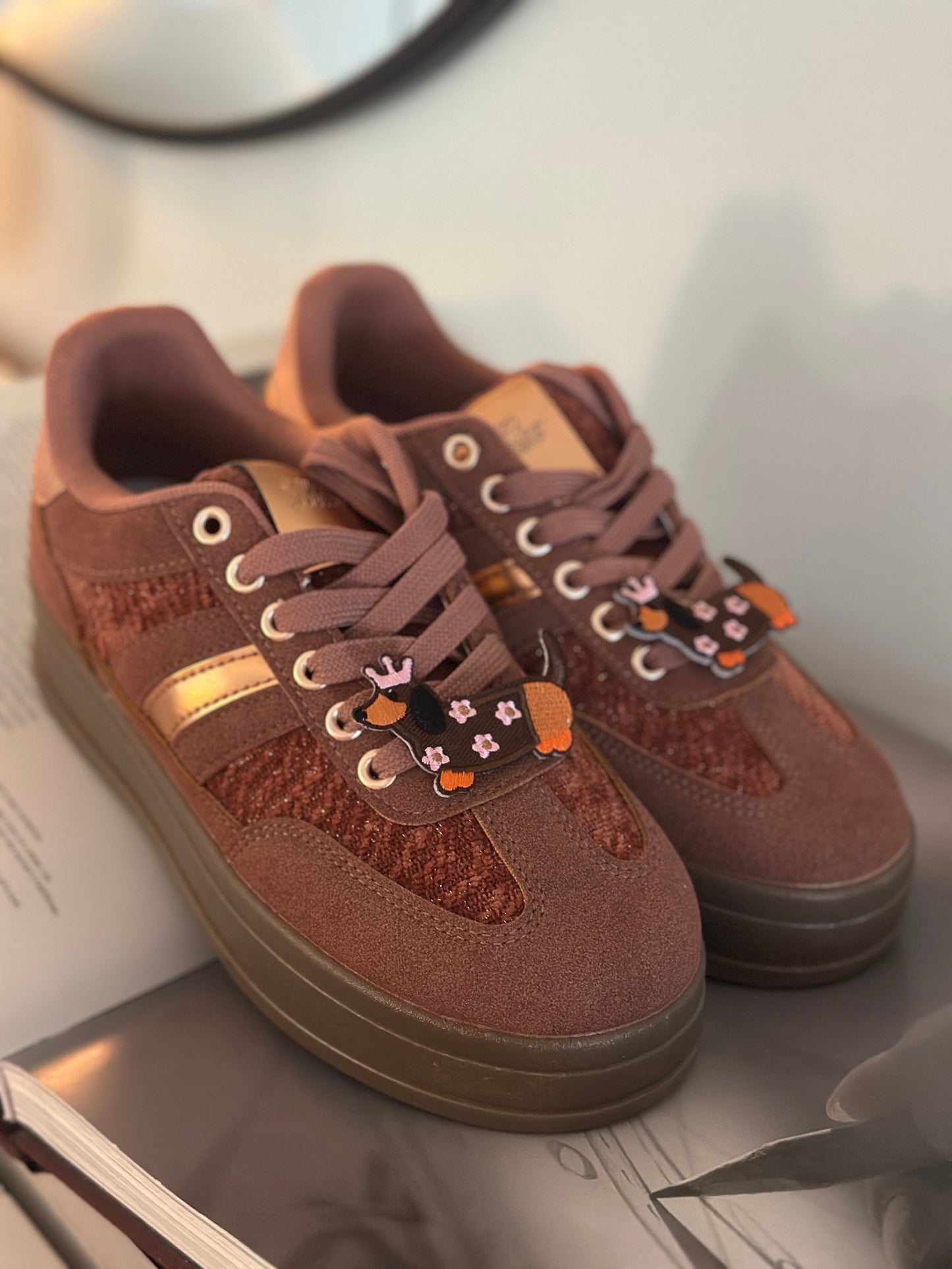 Sneakers med en tax - Rostfärgade