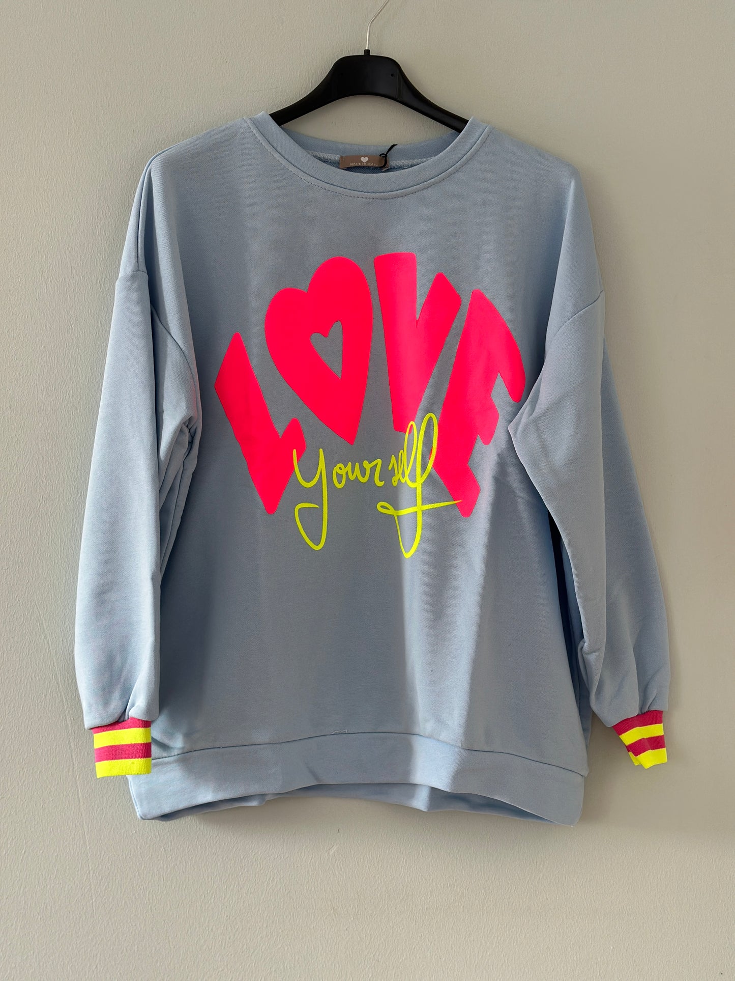Sweatshirt ”Love Yourself” - Vit/Rosa/Ljusblå