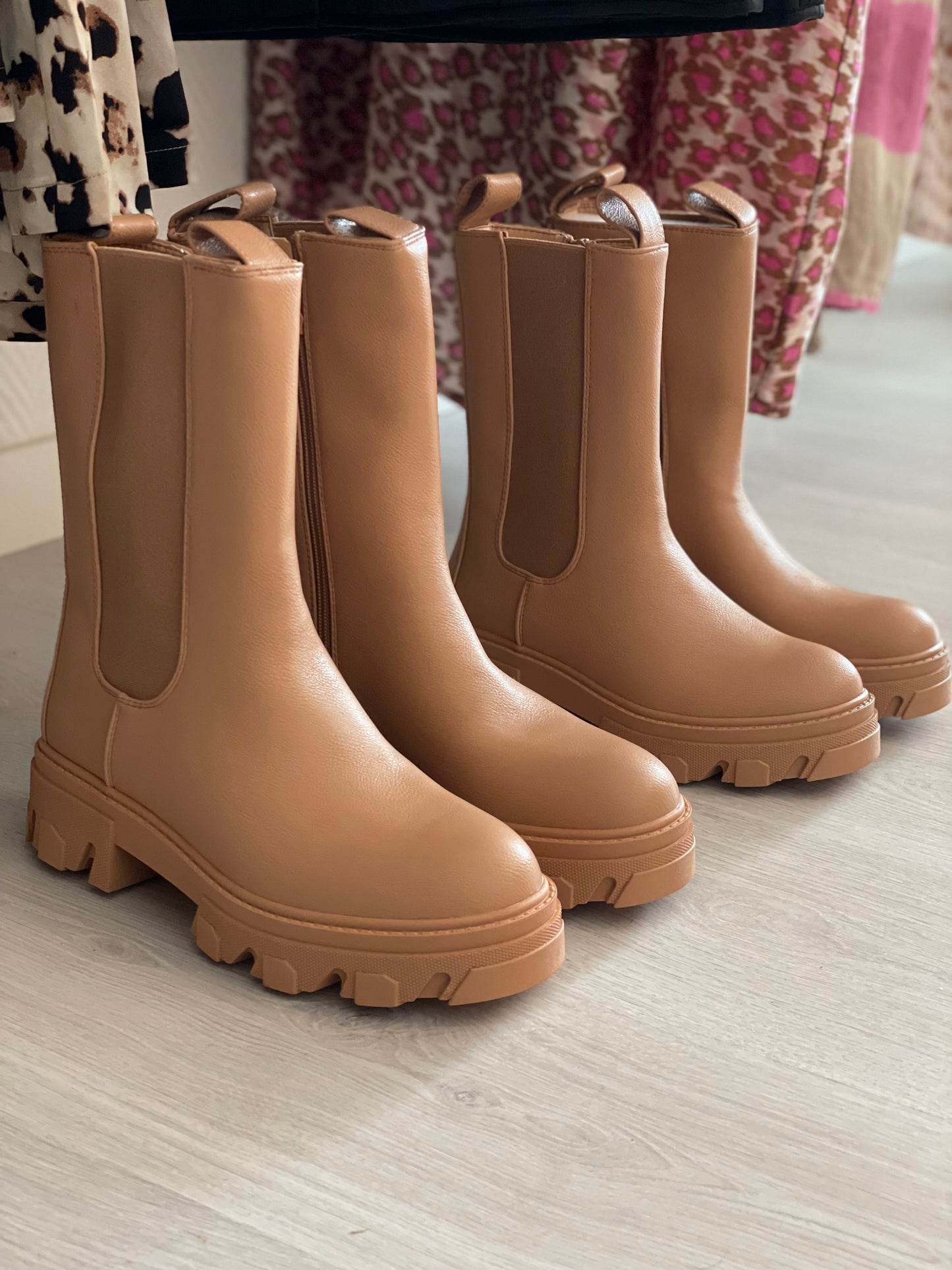 Qnuz Accessories - Boots - Camel
