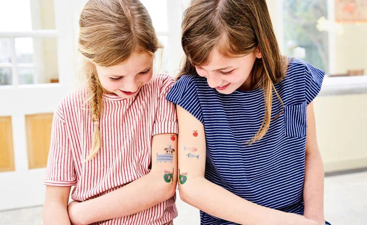 Petit Monkey, Tatueringar - Två ark med olika motiv.