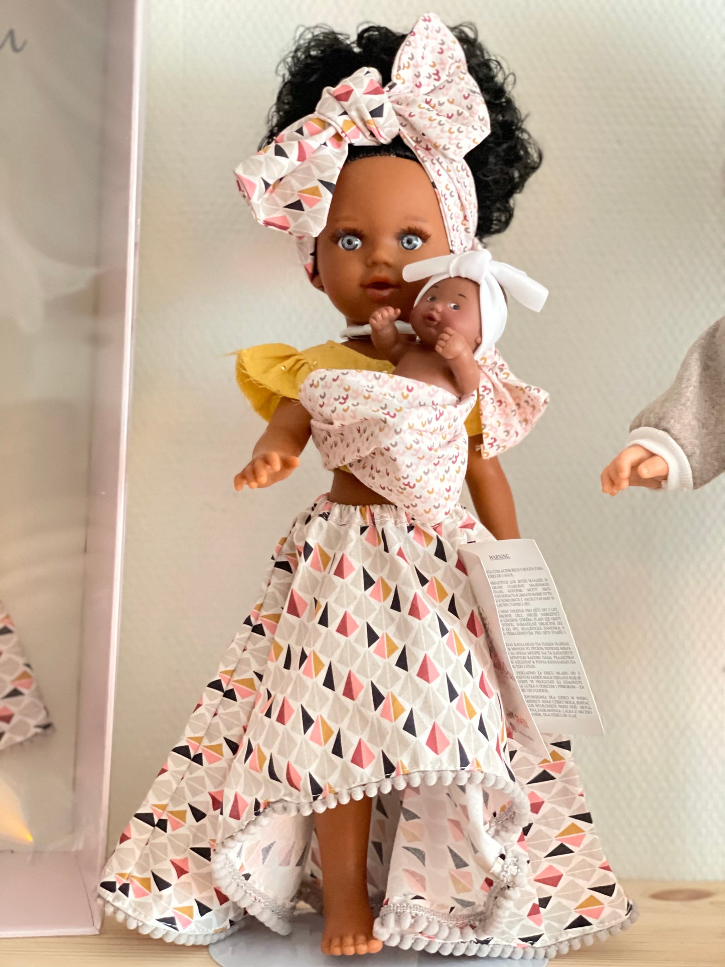 Docka med en liten bebis