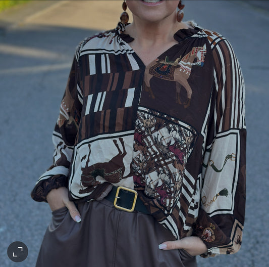 Blus ”Bella” med volang på kragen - Svart