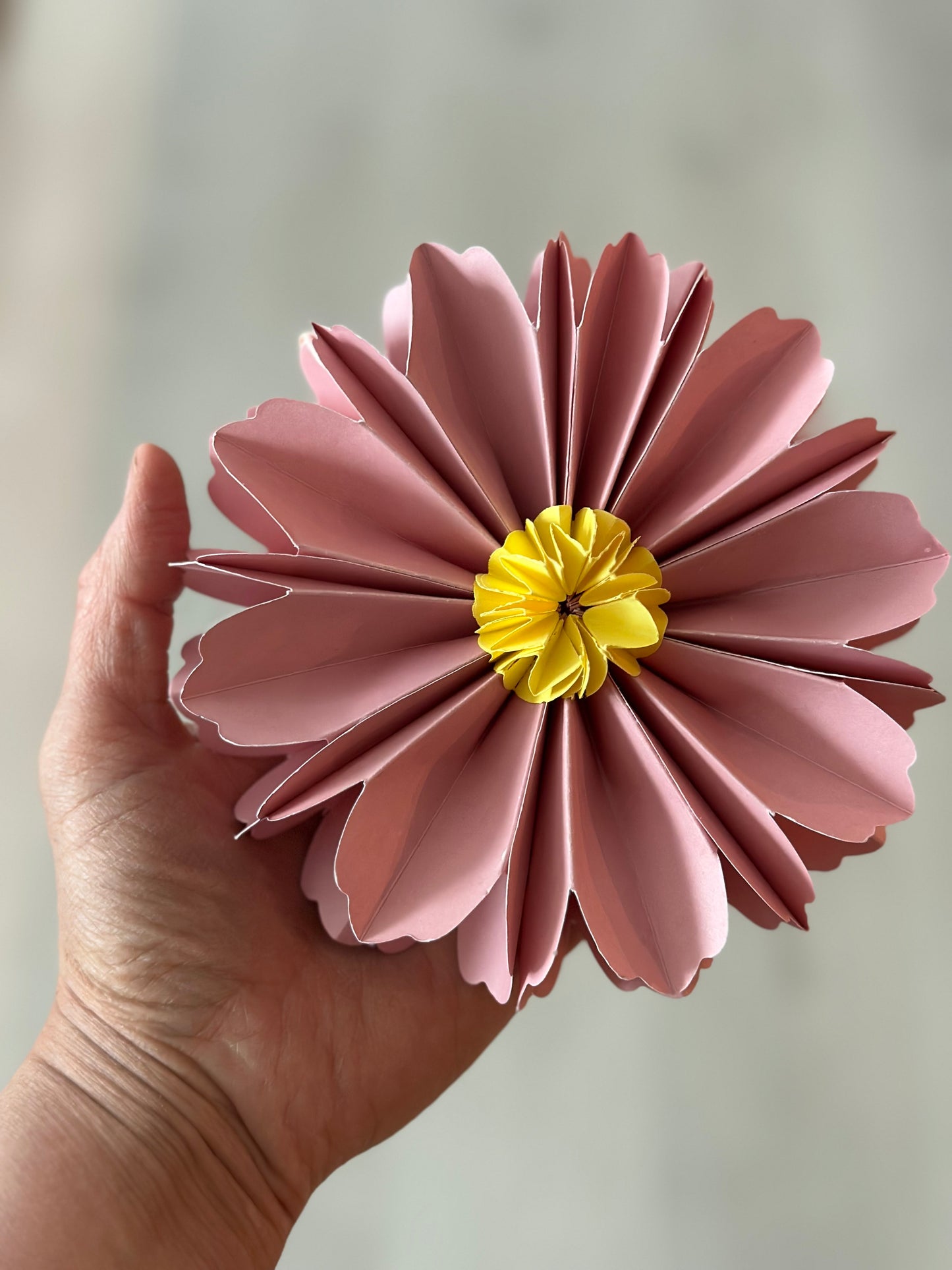 Storefactory, Blommor i papper - Vit/Rosa