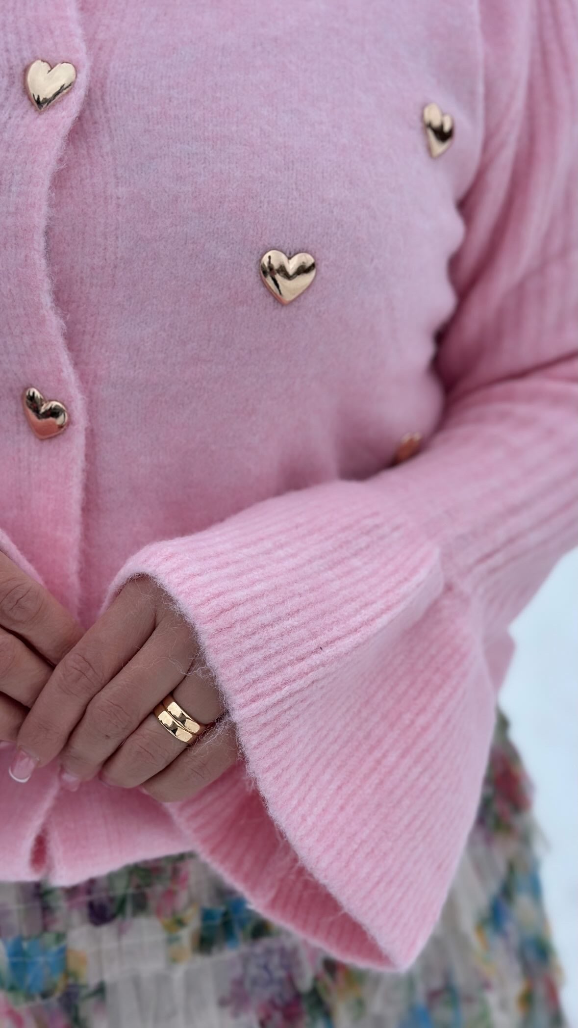 Kofta ”Sigrid” med en räfflad trumpetärm - Rosa