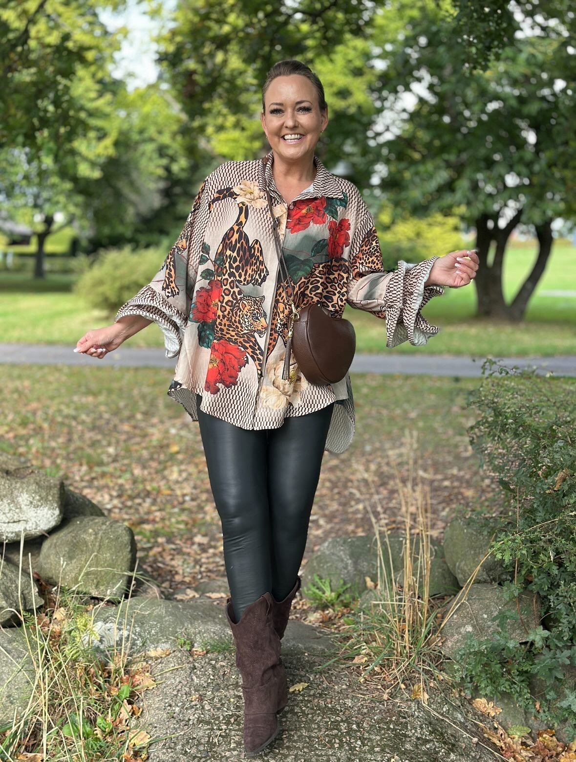 Blus ”Tanja” med volangärm - Leopard