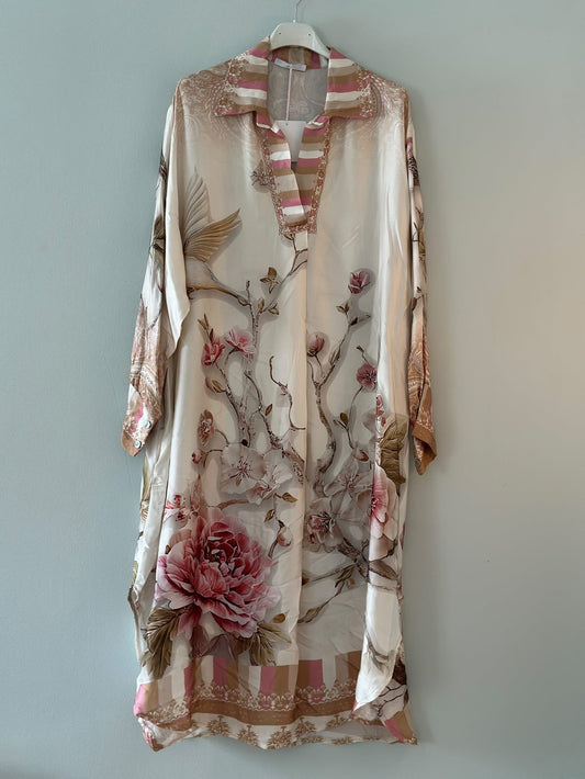 Klänning ”Malena” i vackert mönster - Vit/Brun/Grön