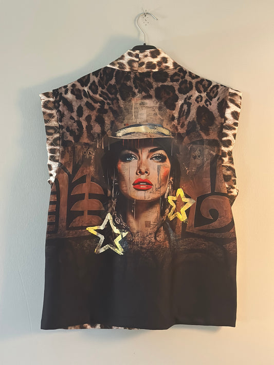 Väst ”Patricia” med tryck - Leomönster