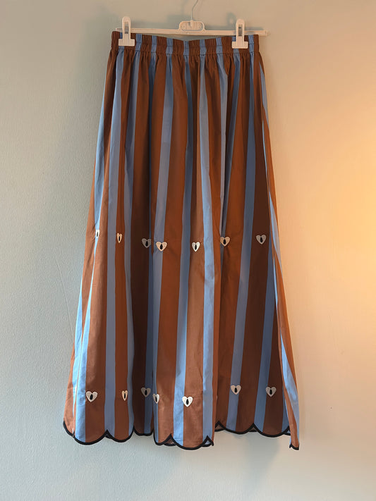 Randig kjol med broderade hjärtan - Brun-Blå