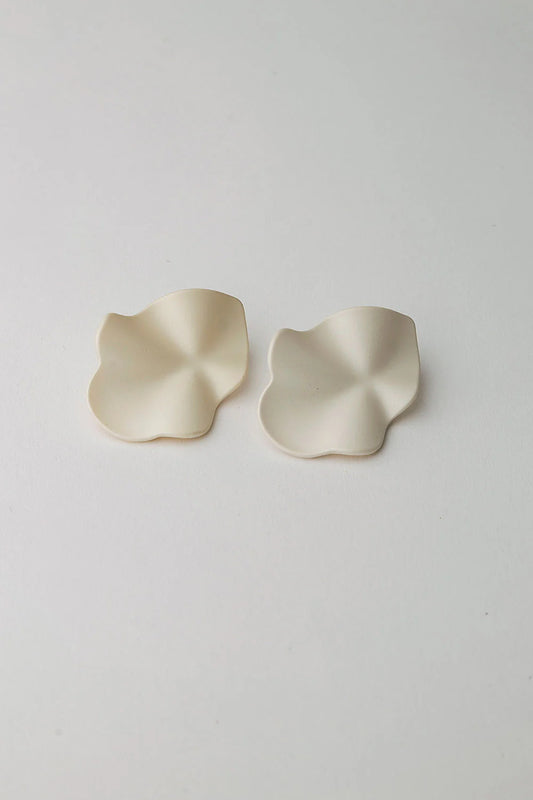 Bow 19, Lip Earrings S - Pearl White