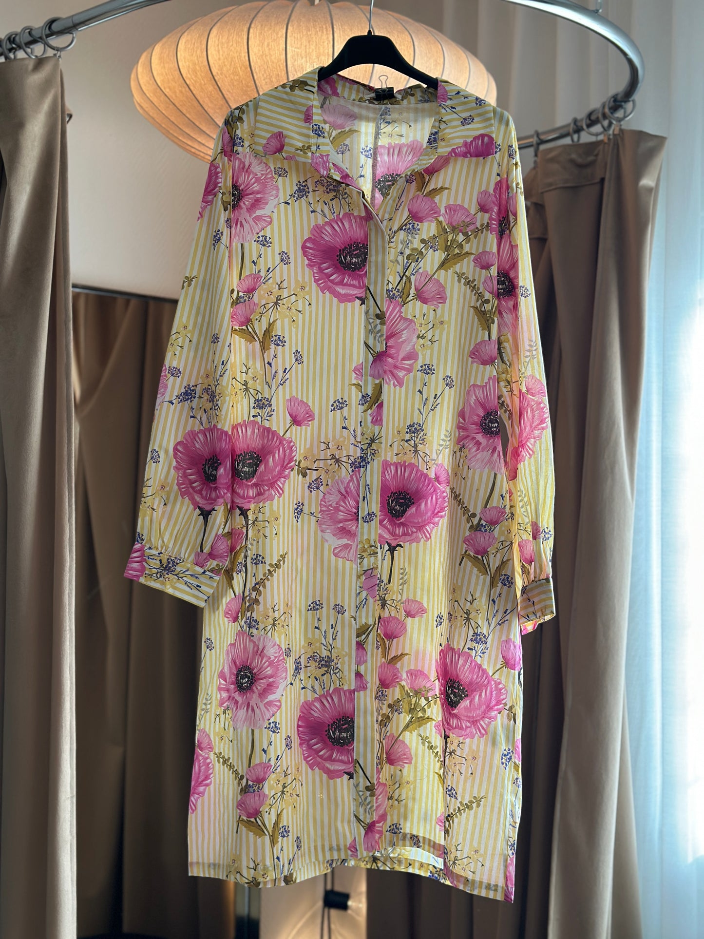 Randig klänning med blommor - Beige/Rosa/Gul