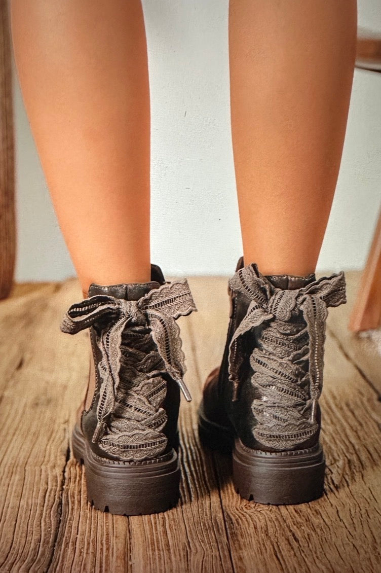 Boots med snörning baktill - Bruna