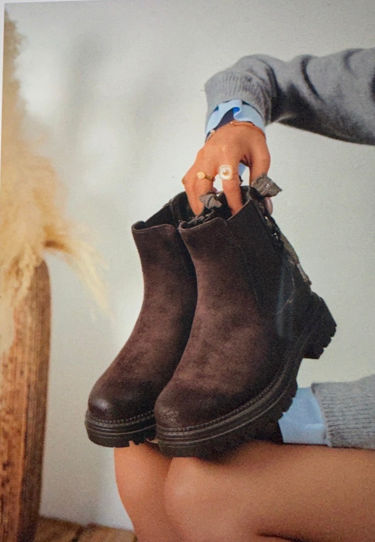 Boots med snörning baktill - Bruna