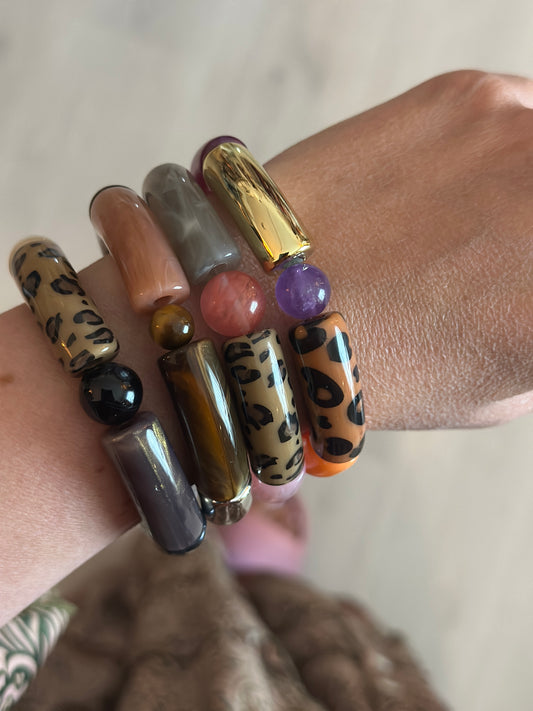 Töjbara armband med leomönster - Olika färger