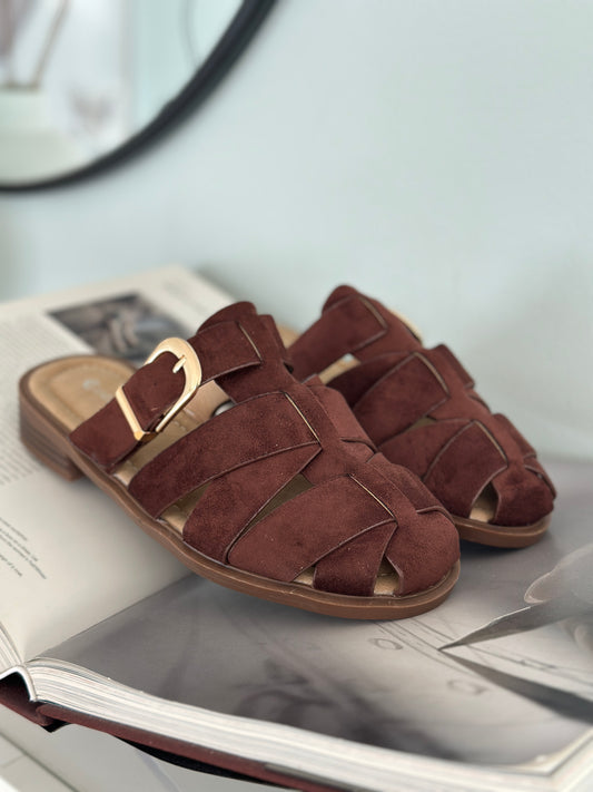 Slippers med spänne - Bruna