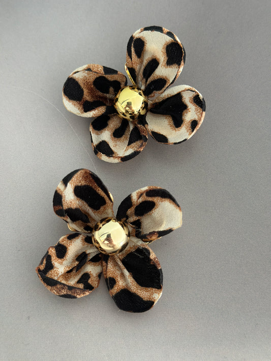 Örhängen blommor - Leomönster