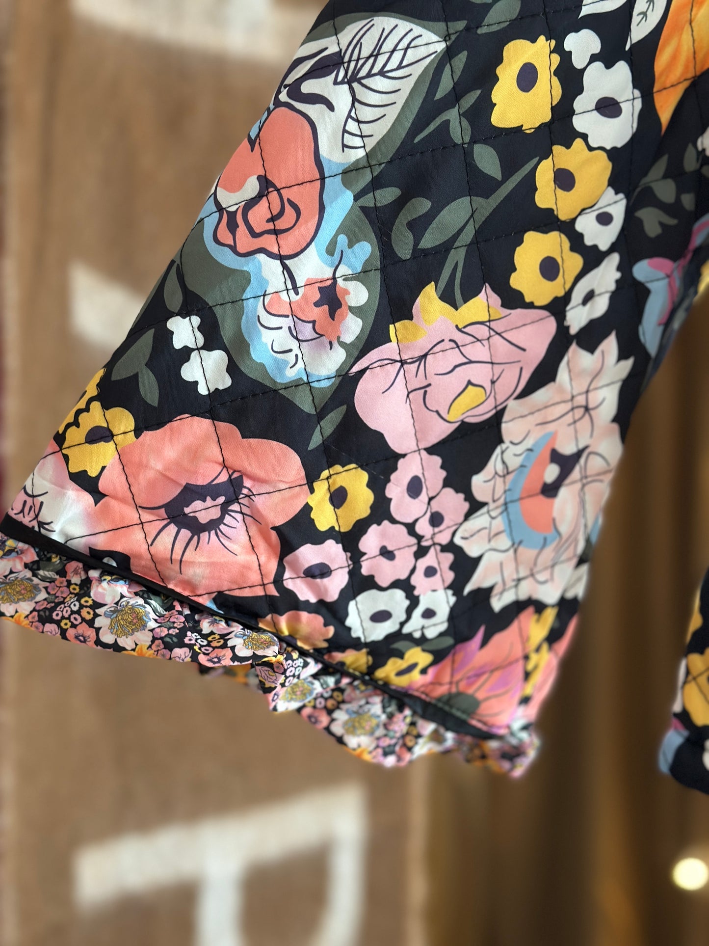 Höstjacka ”Isabella” med volang framtill och i ärmslutet - Multicolour