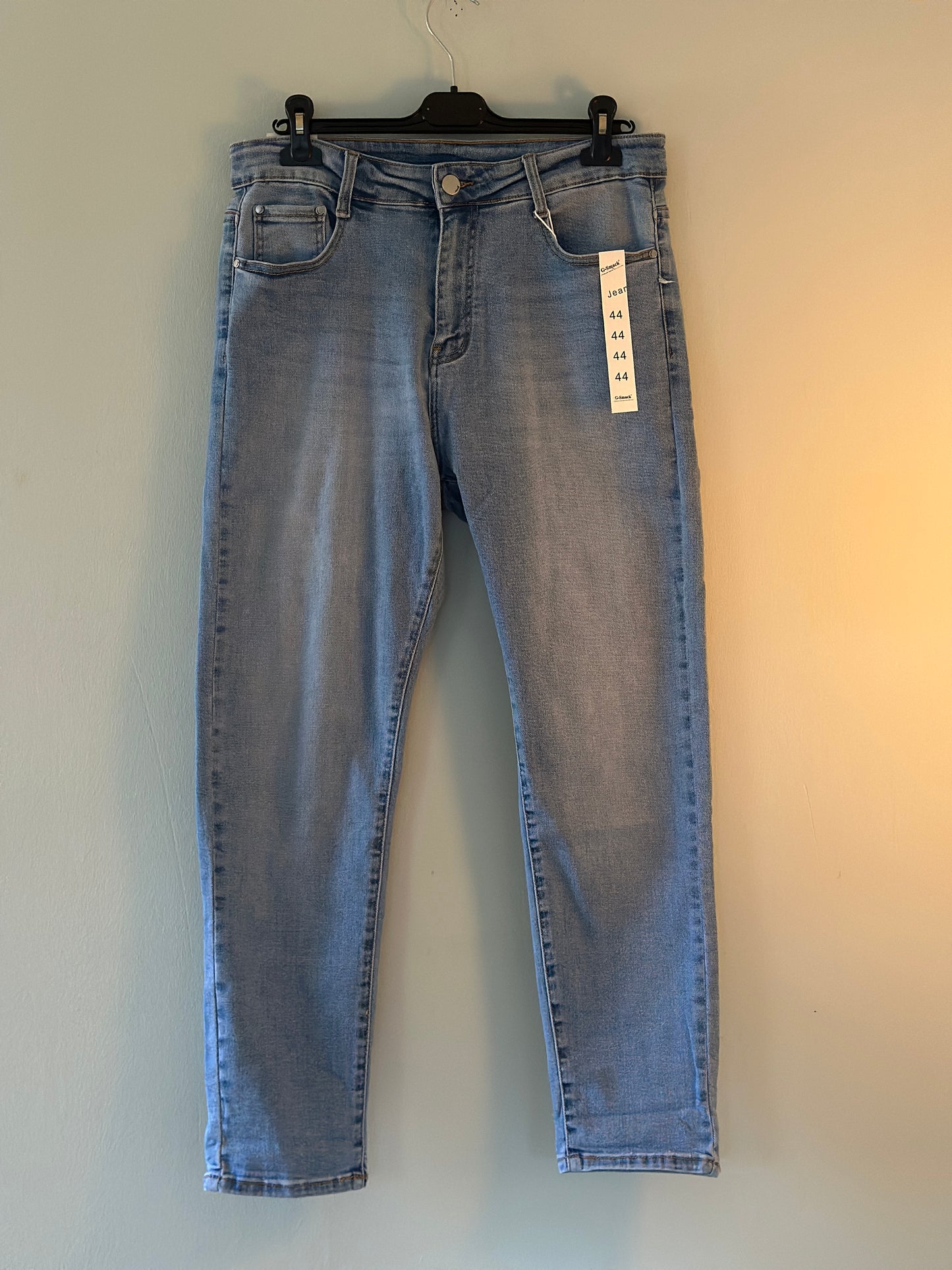 Plus Size, Jeans med broderi på fickan - Ljus denim.