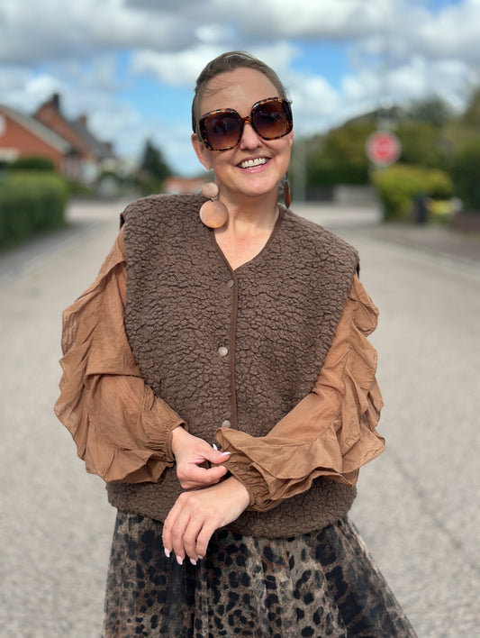 Gosig väst ”Bella” med fickor framtill - Brun